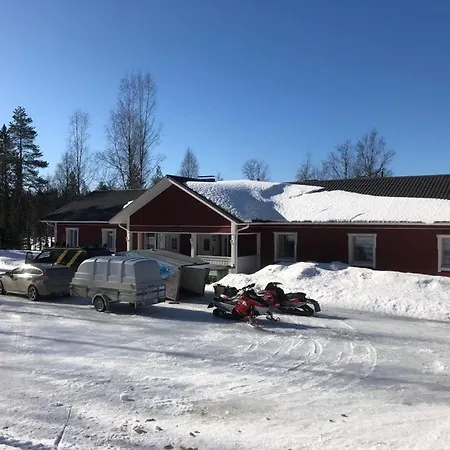Hiiden Kaemppaekartano Iso Vuokramoekki Laehellae Tiilikan Kansallispuistoa * Sotkamo
