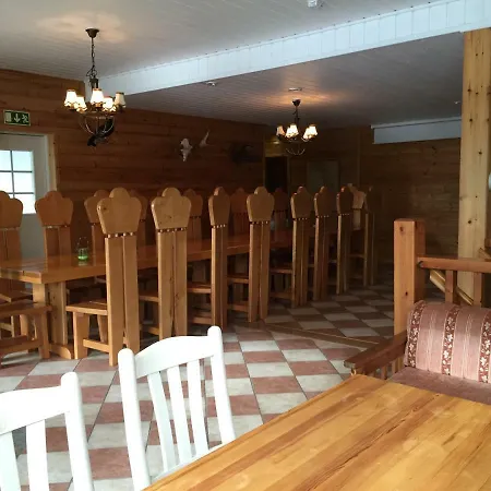 Villa Hiiden Kaemppaekartano Iso Vuokramoekki Laehellae Tiilikan Kansallispuistoa *