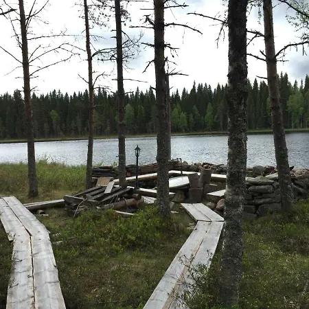 Hiiden Kaemppaekartano Iso Vuokramoekki Laehellae Tiilikan Kansallispuistoa * Sotkamo