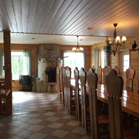 Hiiden Kaemppaekartano Iso Vuokramoekki Laehellae Tiilikan Kansallispuistoa * Sotkamo