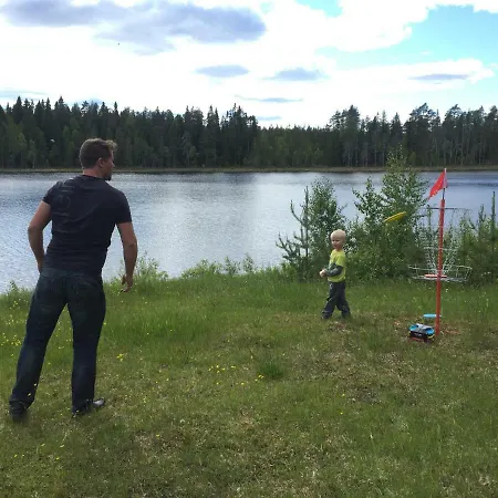 Hiiden Kaemppaekartano Iso Vuokramoekki Laehellae Tiilikan Kansallispuistoa * Sotkamo