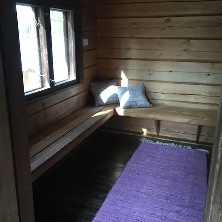 Hiiden Kaemppaekartano Iso Vuokramoekki Laehellae Tiilikan Kansallispuistoa Villa