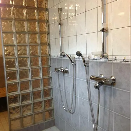 Hiiden Kaemppaekartano Iso Vuokramoekki Laehellae Tiilikan Kansallispuistoa * Sotkamo