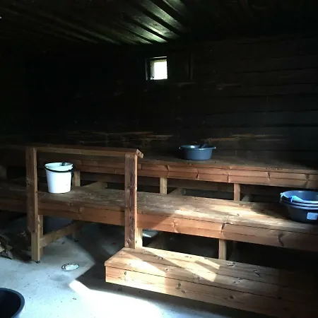 Hiiden Kaemppaekartano Iso Vuokramoekki Laehellae Tiilikan Kansallispuistoa * Sotkamo