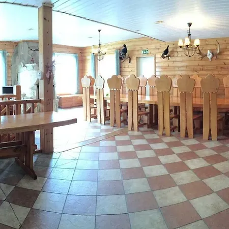 Huvilat Hiiden Kaemppaekartano Iso Vuokramoekki Laehellae Tiilikan Kansallispuistoa Sotkamo