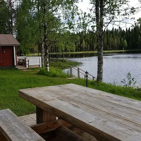 Hiiden Kaemppaekartano Iso Vuokramoekki Laehellae Tiilikan Kansallispuistoa Sotkamo