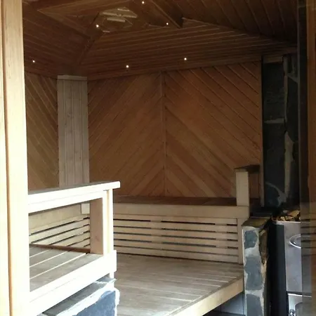 Hiiden Kaemppaekartano Iso Vuokramoekki Laehellae Tiilikan Kansallispuistoa * Sotkamo