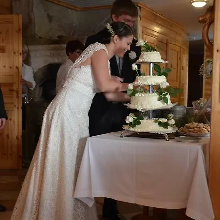 Villa Hiiden Kaemppaekartano Iso Vuokramoekki Laehellae Tiilikan Kansallispuistoa Sotkamo