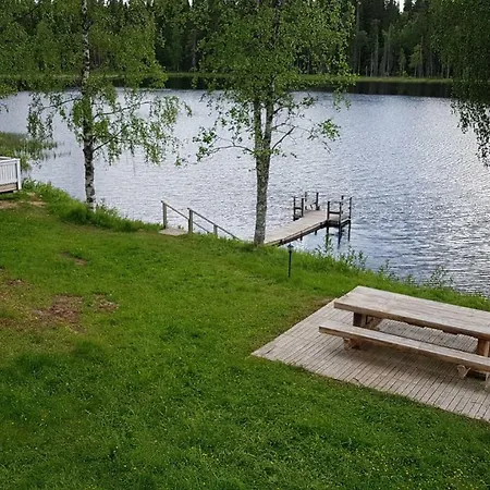 Hiiden Kaemppaekartano Iso Vuokramoekki Laehellae Tiilikan Kansallispuistoa Willa *