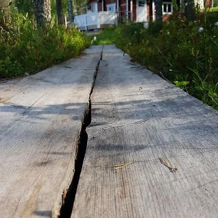 Willa Hiiden Kaemppaekartano Iso Vuokramoekki Laehellae Tiilikan Kansallispuistoa