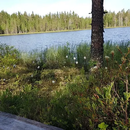 Hiiden Kaemppaekartano Iso Vuokramoekki Laehellae Tiilikan Kansallispuistoa Villa