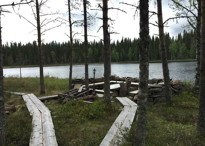 Hiiden Kaemppaekartano Iso Vuokramoekki Laehellae Tiilikan Kansallispuistoa * Соткамо