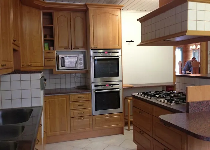 Hiiden Kaemppaekartano Iso Vuokramoekki Laehellae Tiilikan Kansallispuistoa * Соткамо