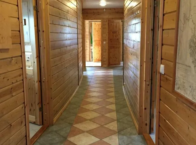 Hiiden Kaemppaekartano Iso Vuokramoekki Laehellae Tiilikan Kansallispuistoa