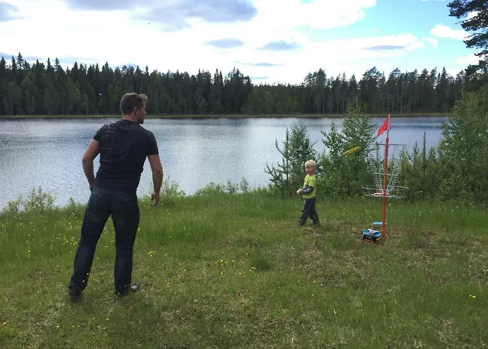 Hiiden Kaemppaekartano Iso Vuokramoekki Laehellae Tiilikan Kansallispuistoa * Соткамо