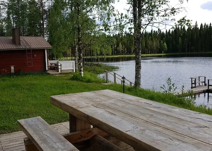 Hiiden Kaemppaekartano Iso Vuokramoekki Laehellae Tiilikan Kansallispuistoa Соткамо