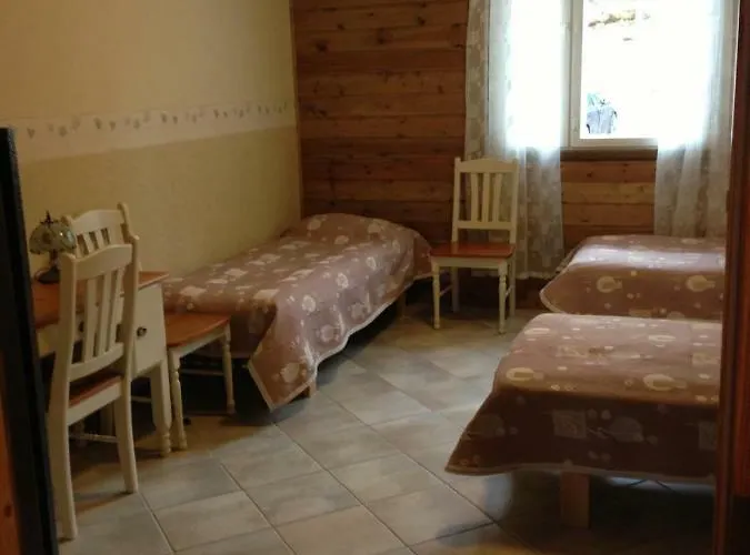 Hiiden Kaemppaekartano Iso Vuokramoekki Laehellae Tiilikan Kansallispuistoa Соткамо