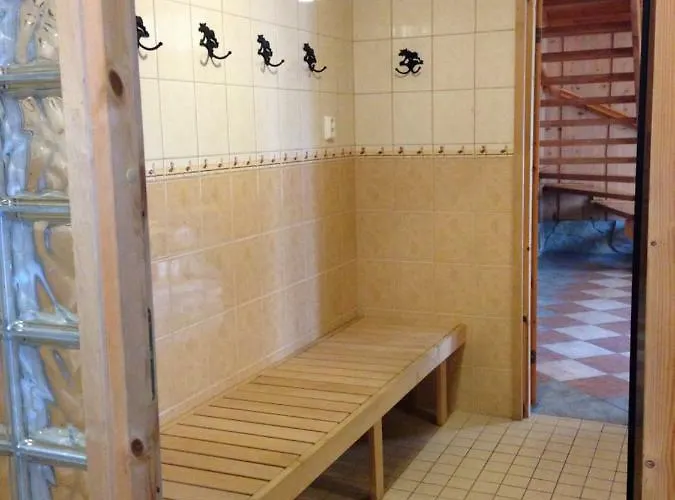 Hiiden Kaemppaekartano Iso Vuokramoekki Laehellae Tiilikan Kansallispuistoa