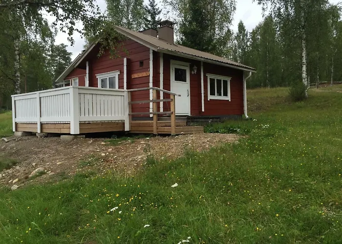 Hiiden Kaemppaekartano Iso Vuokramoekki Laehellae Tiilikan Kansallispuistoa *